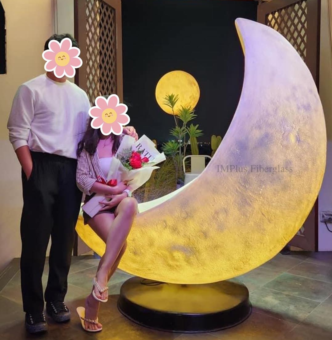 โคมไฟเก้าอี้พระจันทร์เสี้ยว 190 CM นั่งถ่ายรูปได้ หมุนได้